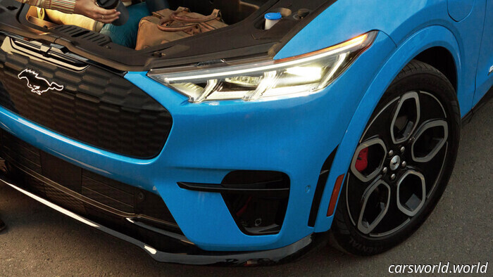 Владельцам Mustang Mach‑E потребуется исправление, прежде чем наступление сумерек станет проблемой | Carscoops